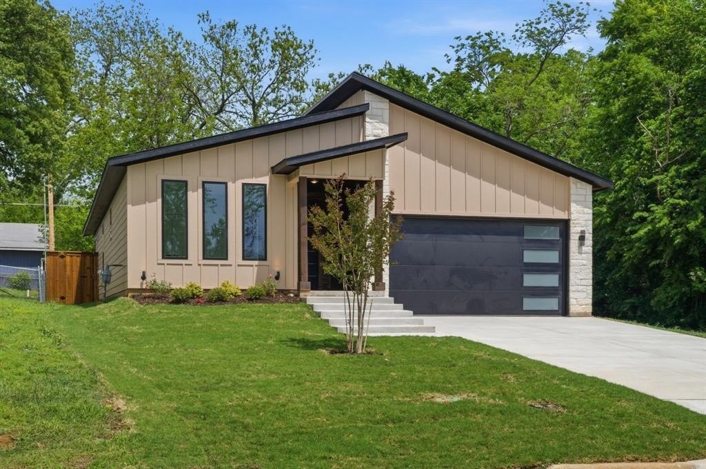 Single Family 3BR 3BA - 521 W Walker Street, Denison, TX