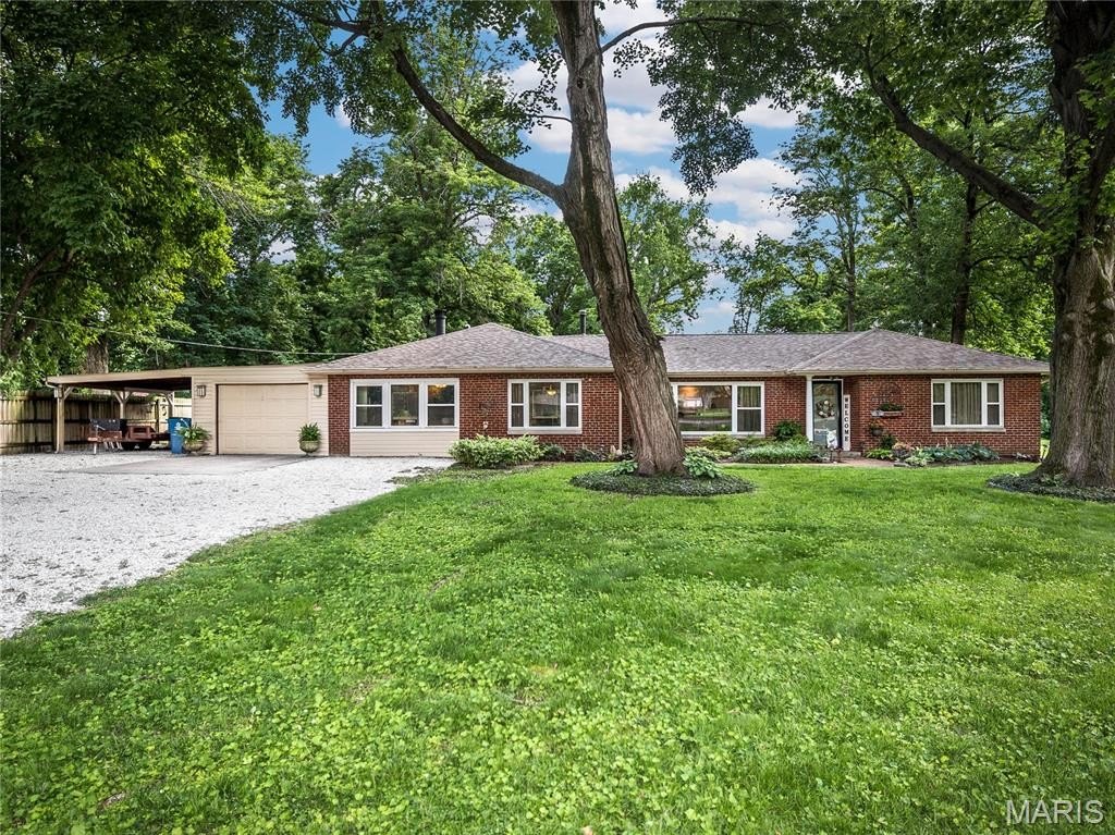Single Family 2BR 2BA - 289 W Haller Drive, East Alton, IL