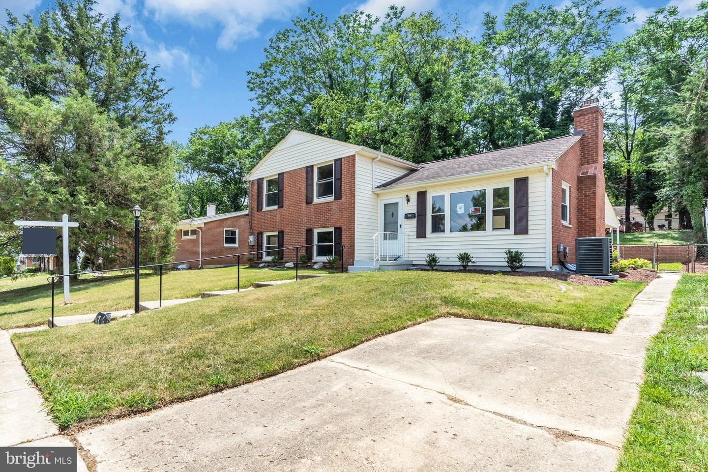 Single Family 4BR 2BA - 7536 ABBINGTON DR, OXON HILL, MD