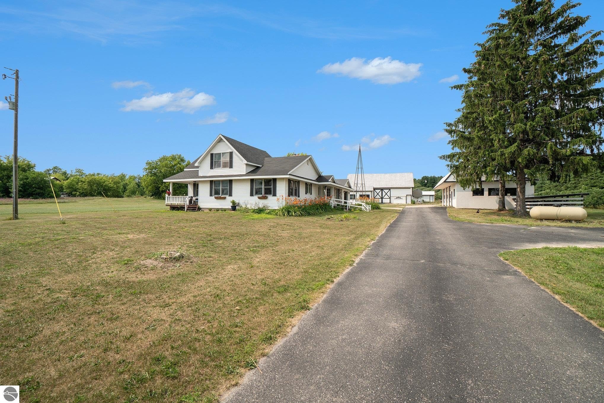 3383 3101 E Hohnke Rd  
