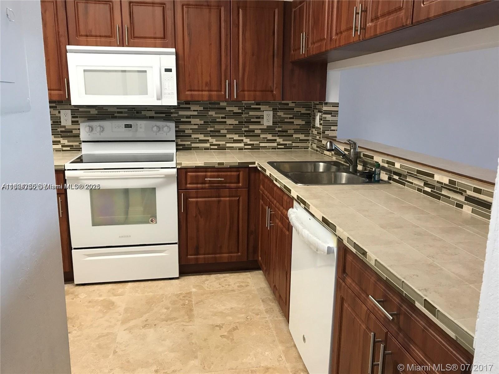 Condo 2BR 2BA - 10288 NW 9th St Cir, Miami, FL