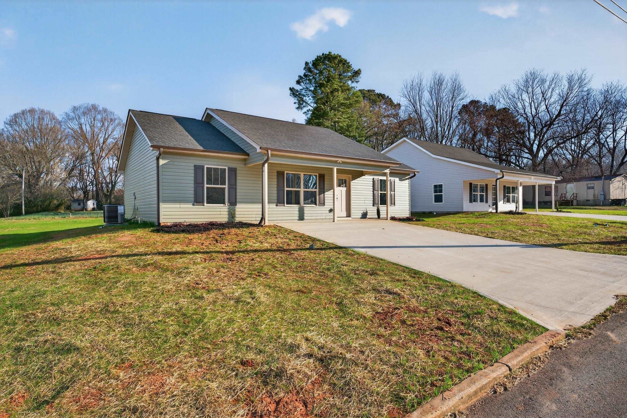 Single Family 3BR 2BA - 214 Gaffney Ave, Gaffney, SC