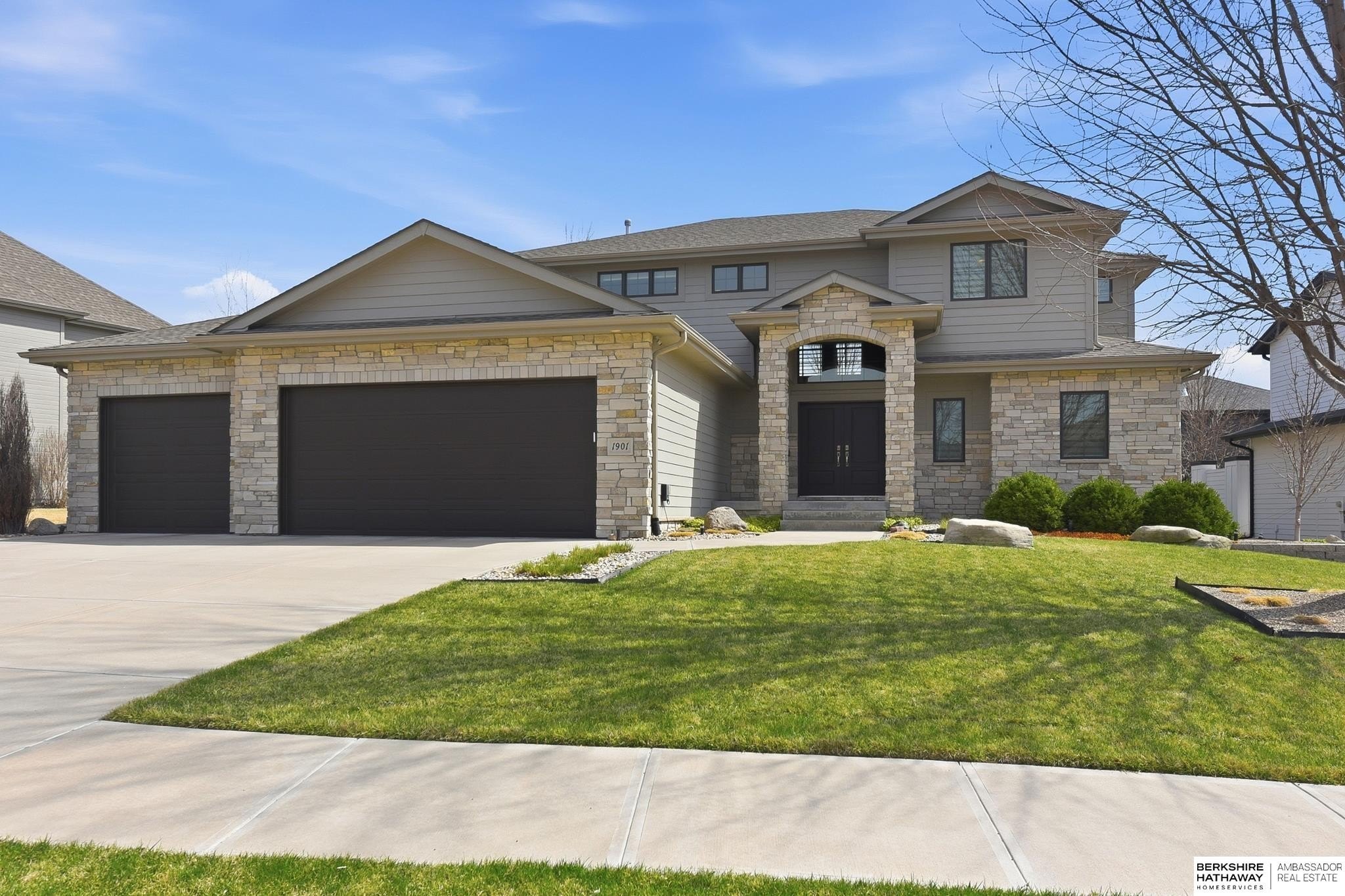Single Family 6BR 5BA - 1901 S 220th Avenue, Elkhorn, NE