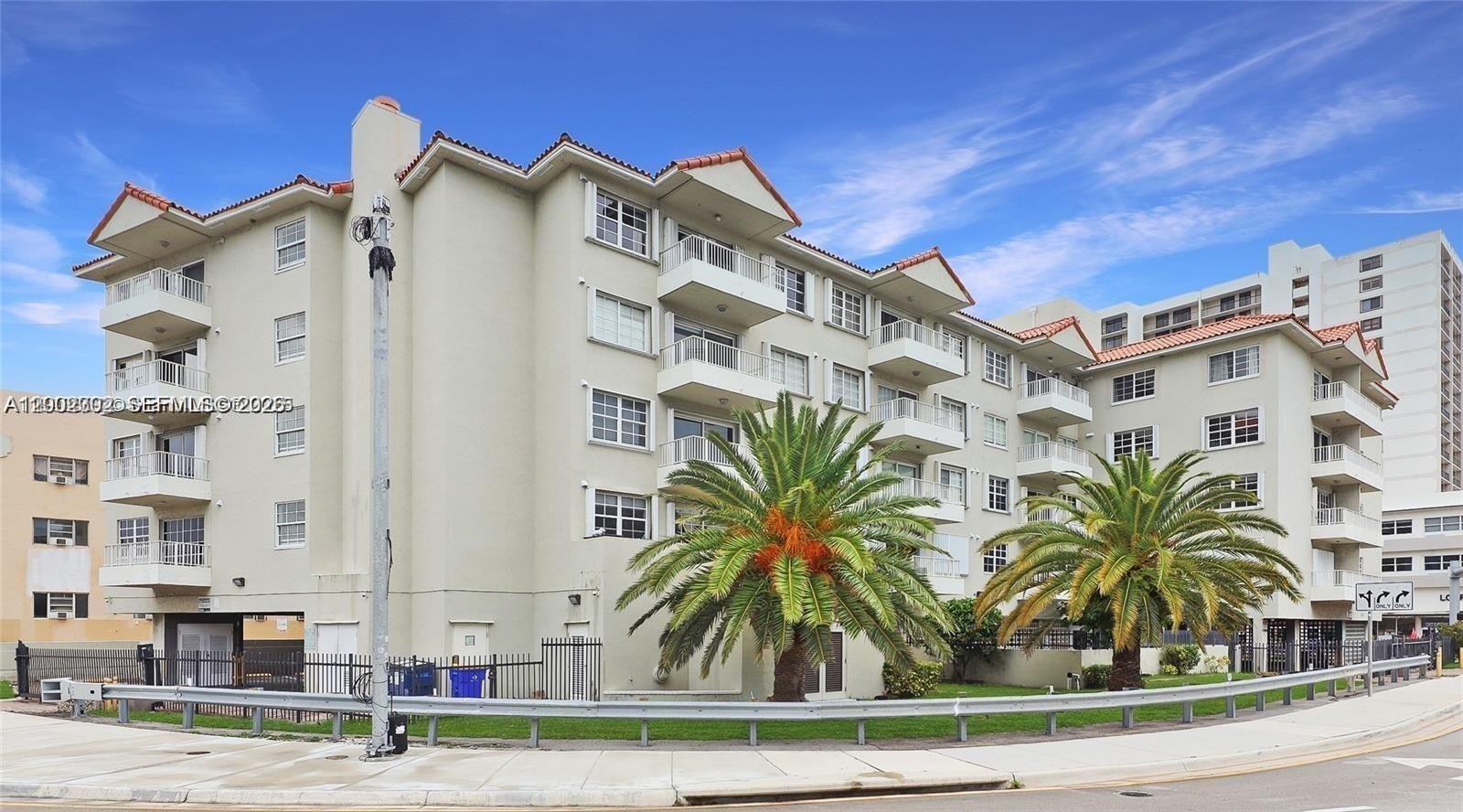 Condo 2BR 2BA - 2600 Collins Ave, Miami Beach, FL