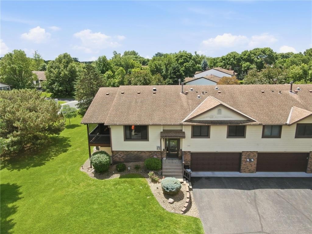 Single Family 3BR 3BA - 5591 Donegal Drive, Shoreview, MN