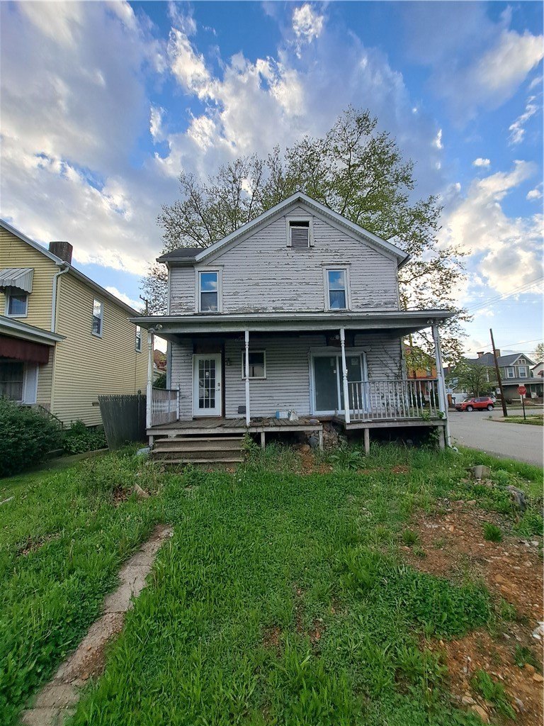 Single Family 3BR 1BA - 1828 4th Ave, Beaver Falls, PA