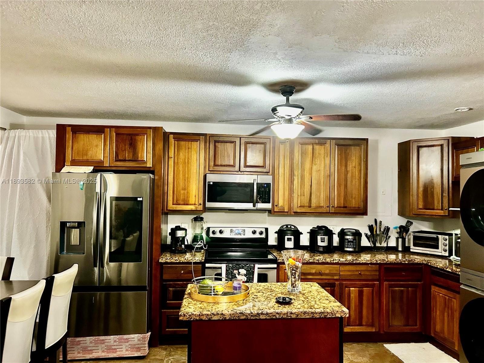 Condo 2BR 1BA - 2918 Funston St, Hollywood, FL