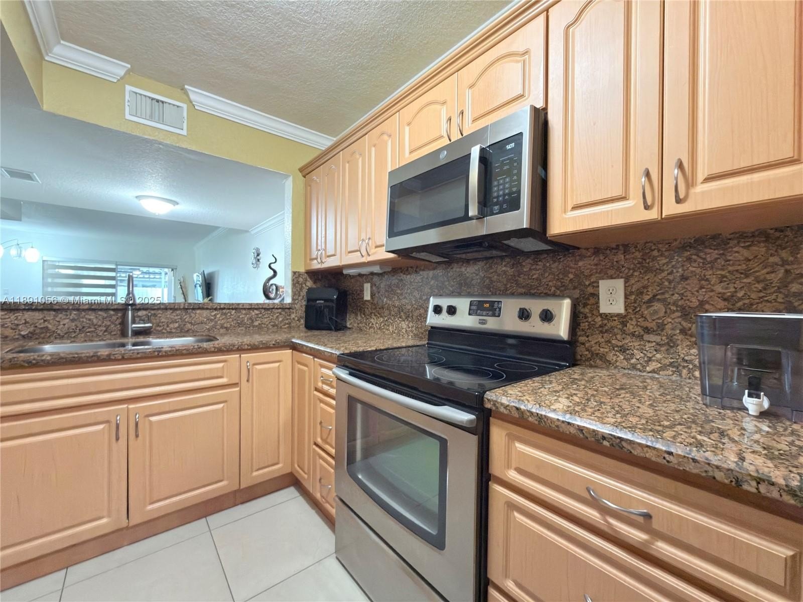 Single Family 3BR 3BA - 1195 NW 124th Ave, Miami, FL