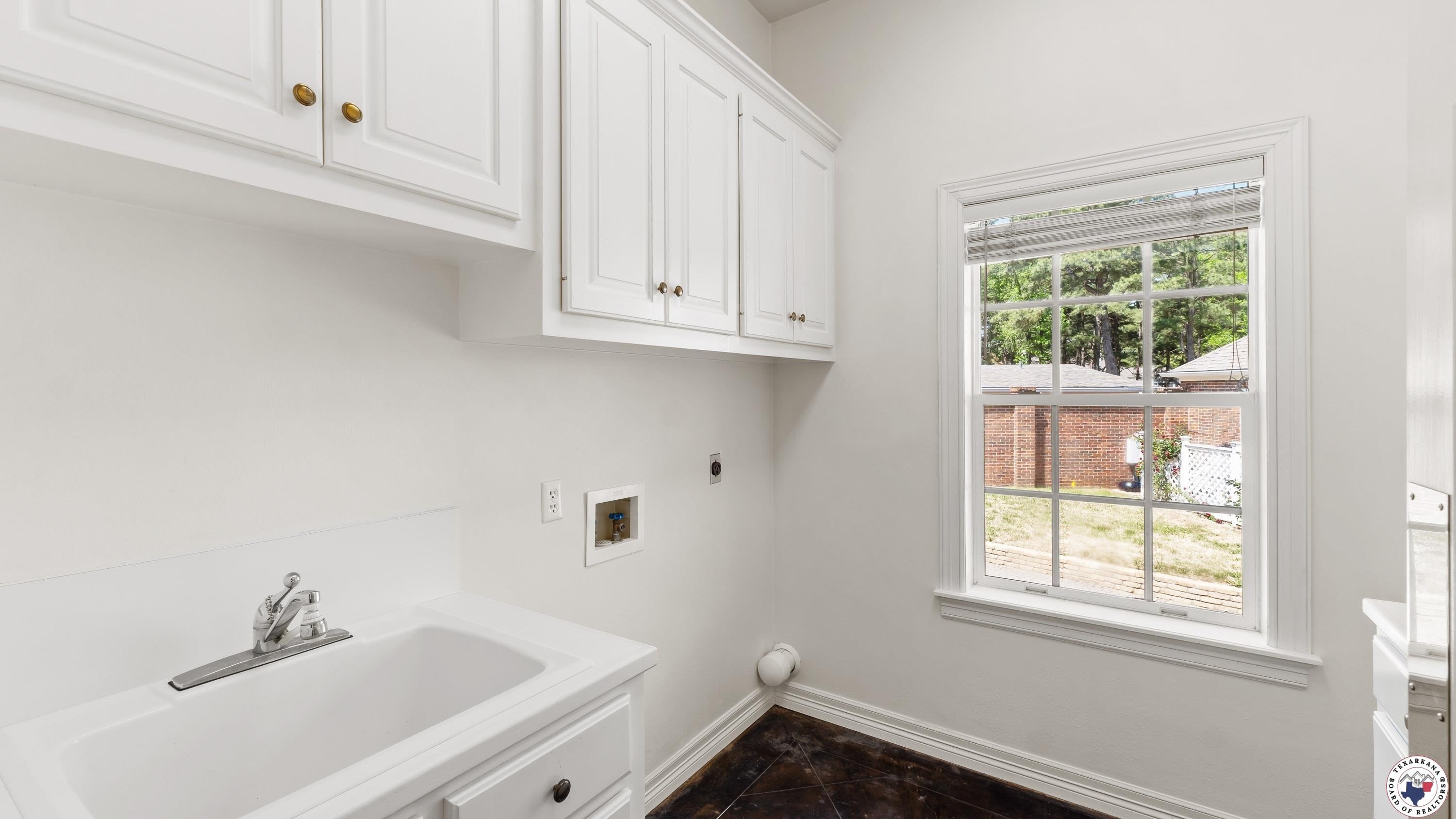Single Family 3BR 4BA - 11 Dogwood Pl, Texarkana, TX