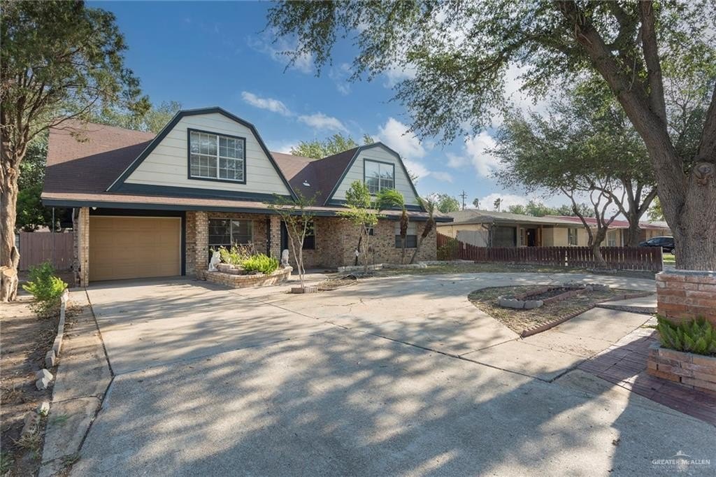 Single Family 6BR 5BA - 2504 Pecan Avenue, McAllen, TX