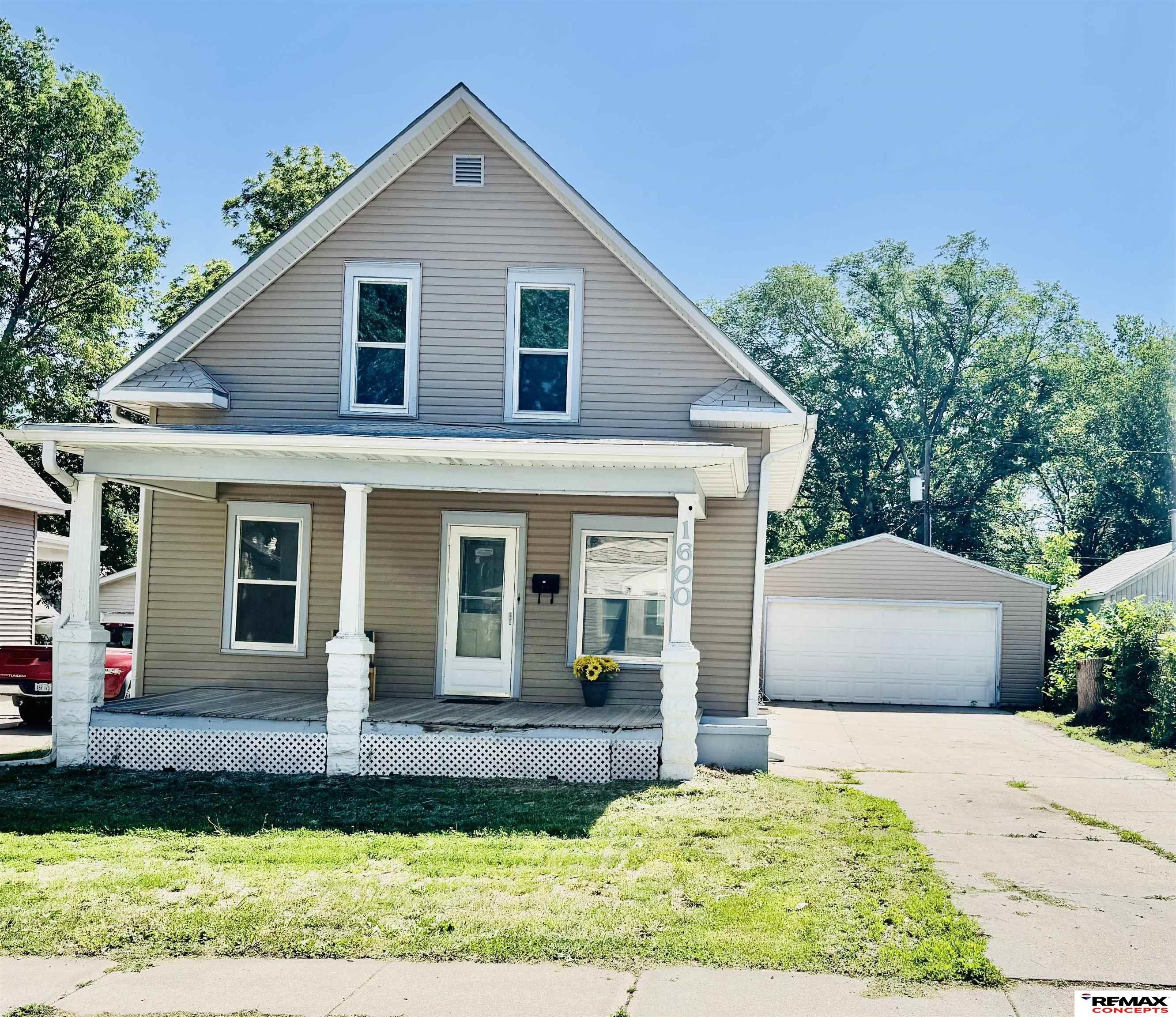 Single Family 3BR 2BA - 1600 Whittier Street, Lincoln, NE