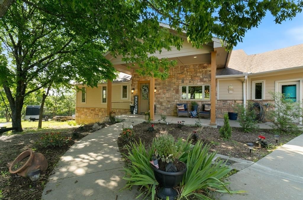 Single Family 4BR 4BA - 132 Southside Drive, Gainesville, TX