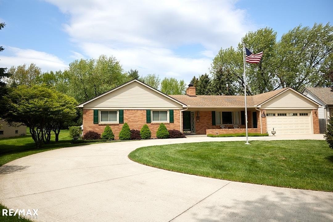 2557 Chicago Rd  