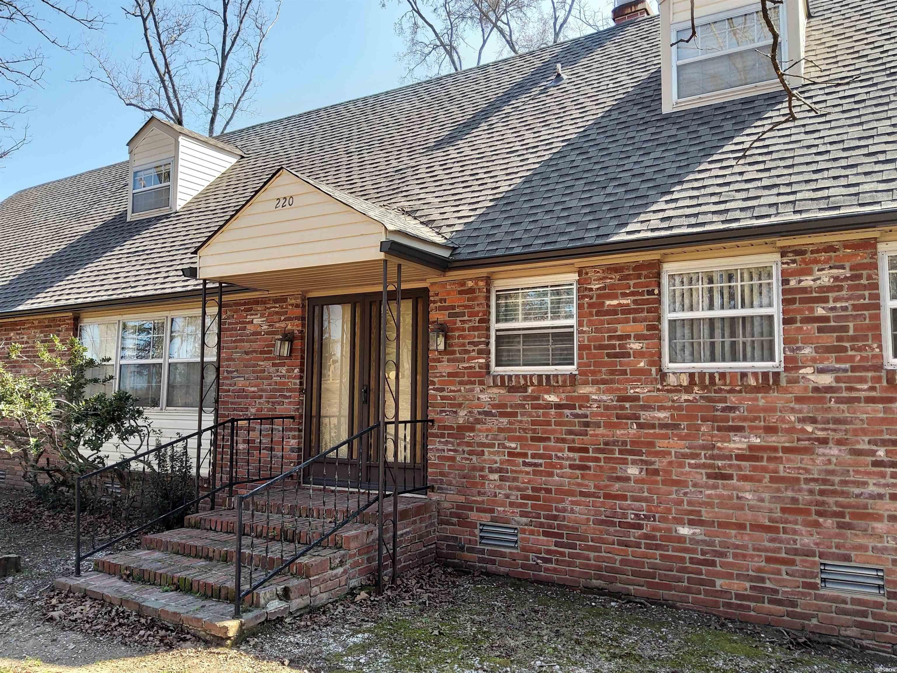 Single Family 4BR 2BA - 220 BEACHVIEW, Hot Springs, AR