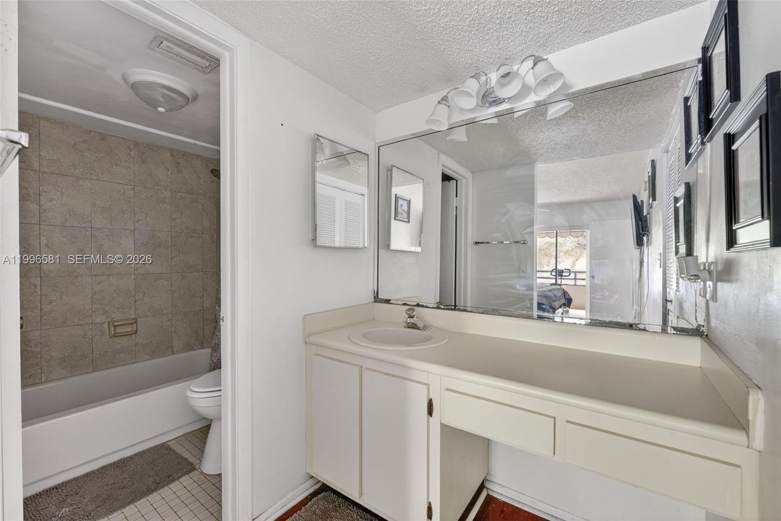 Condo 2BR 2BA - 20015 NE 3rd Ct, Miami, FL