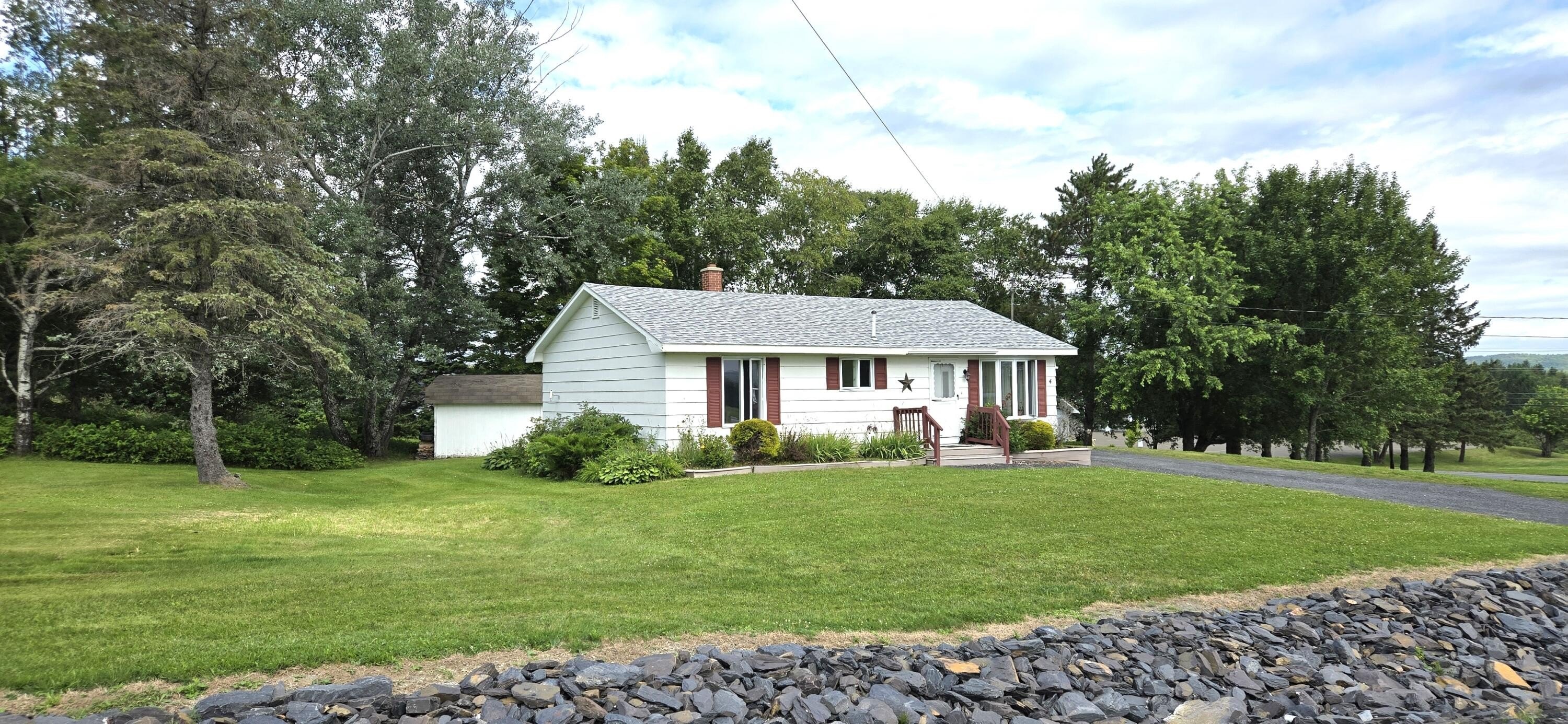 Single Family 3BR 1BA - 4 Flat Mountain Road, Saint Agatha, ME