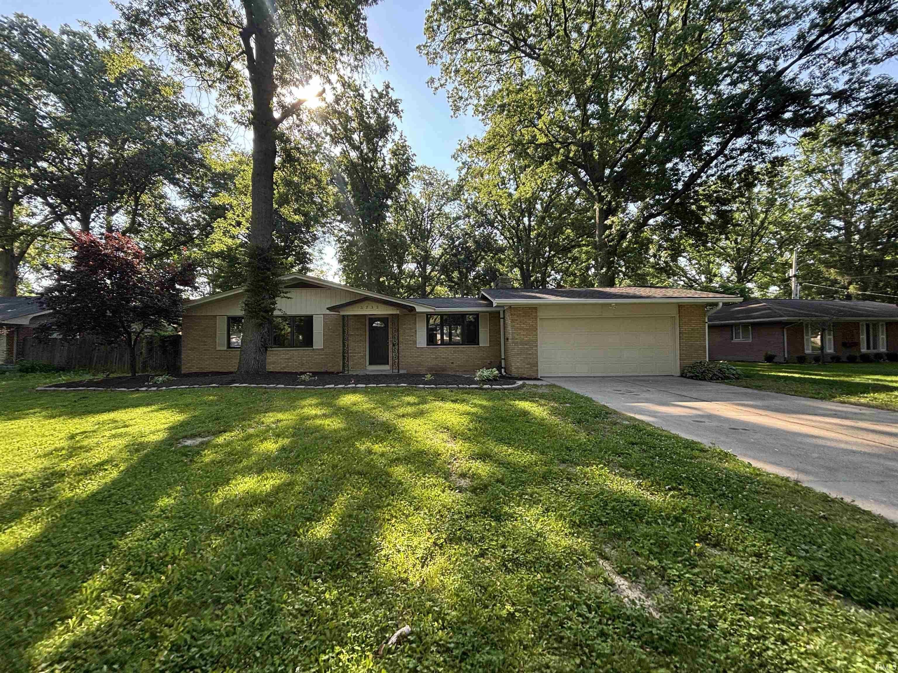 Single Family 3BR 2BA - 3232 Chancellor Drive, Fort Wayne, IN