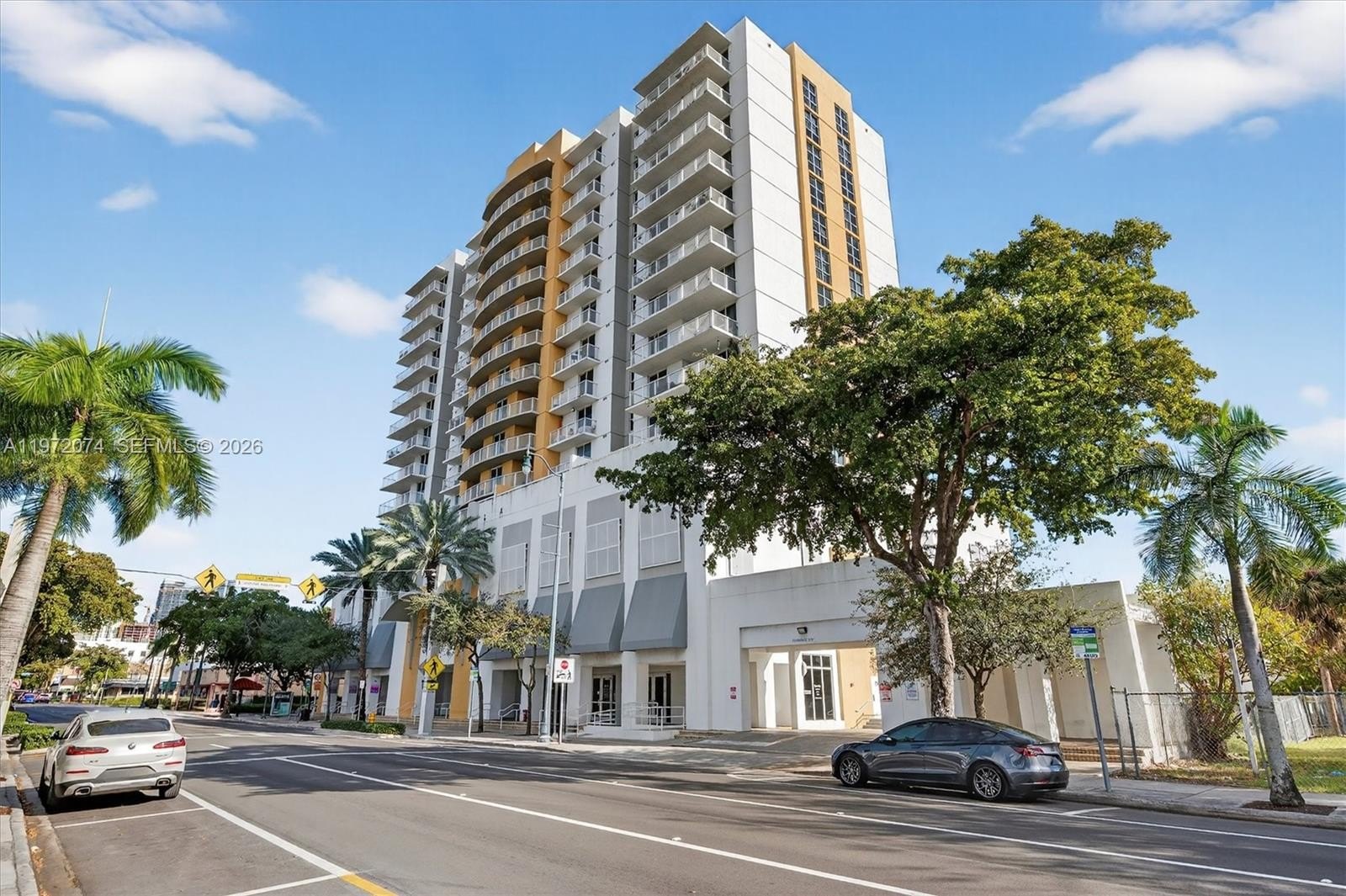 Condo 1BR 1BA - 900 SW 8th St, Miami, FL