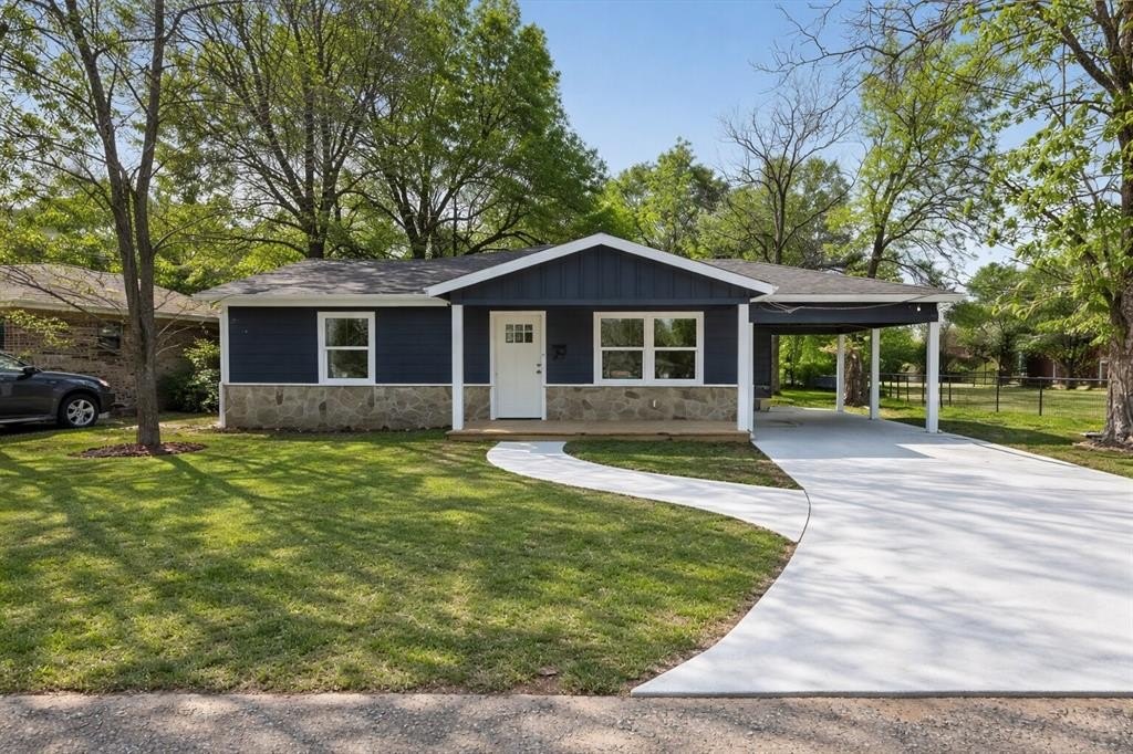 Single Family 4BR 2BA - 2009 W Sherman Street, Paris, TX
