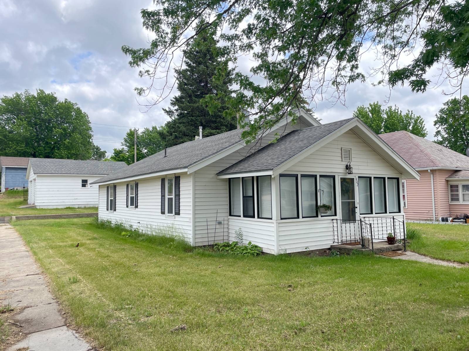 Single Family 2BR 2BA - 402 S Clark Street, Bassett, NE