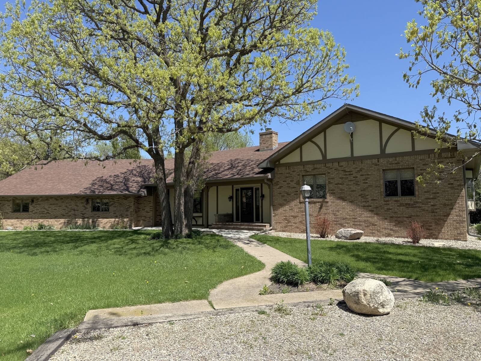 Single Family 3BR 3BA - 2206 11th Ave SW, Devils Lake, ND