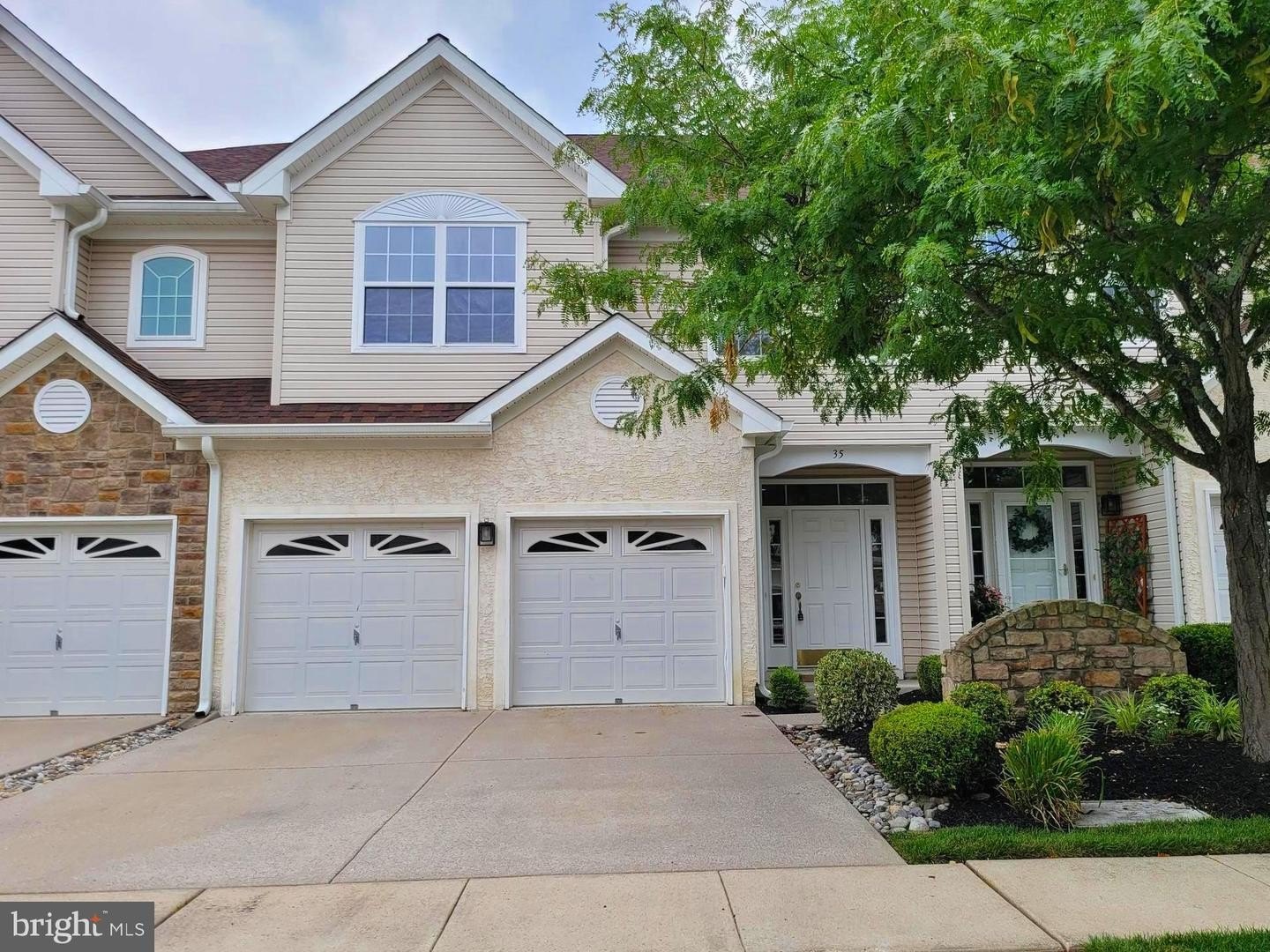 Single Family 3BR 3BA - 35 TUDOR CT, MARLTON, NJ