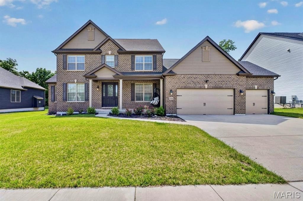 Single Family 4BR 4BA - 209 Haver Hill Drive, Lake St Louis, MO