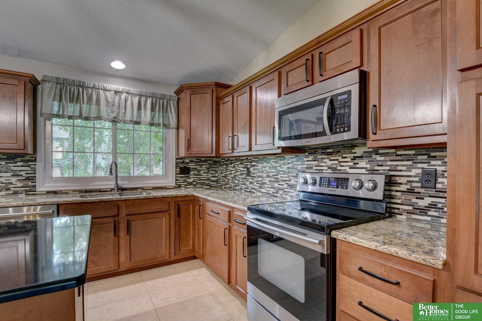 Single Family 4BR 3BA - 12311 Franklin Street, Omaha, NE