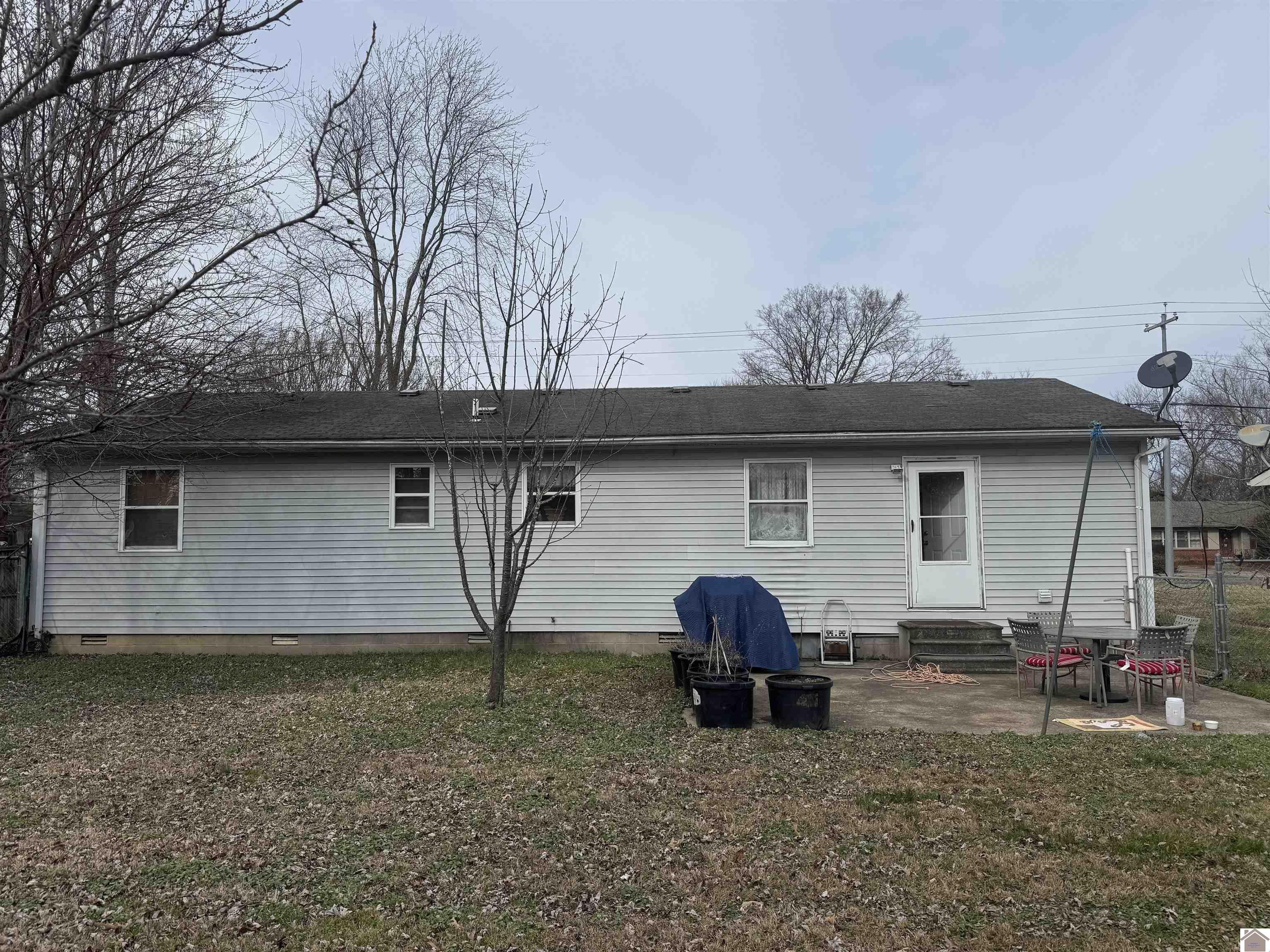 Single Family 3BR 1BA - 1713 College Farm Road, Murray, KY