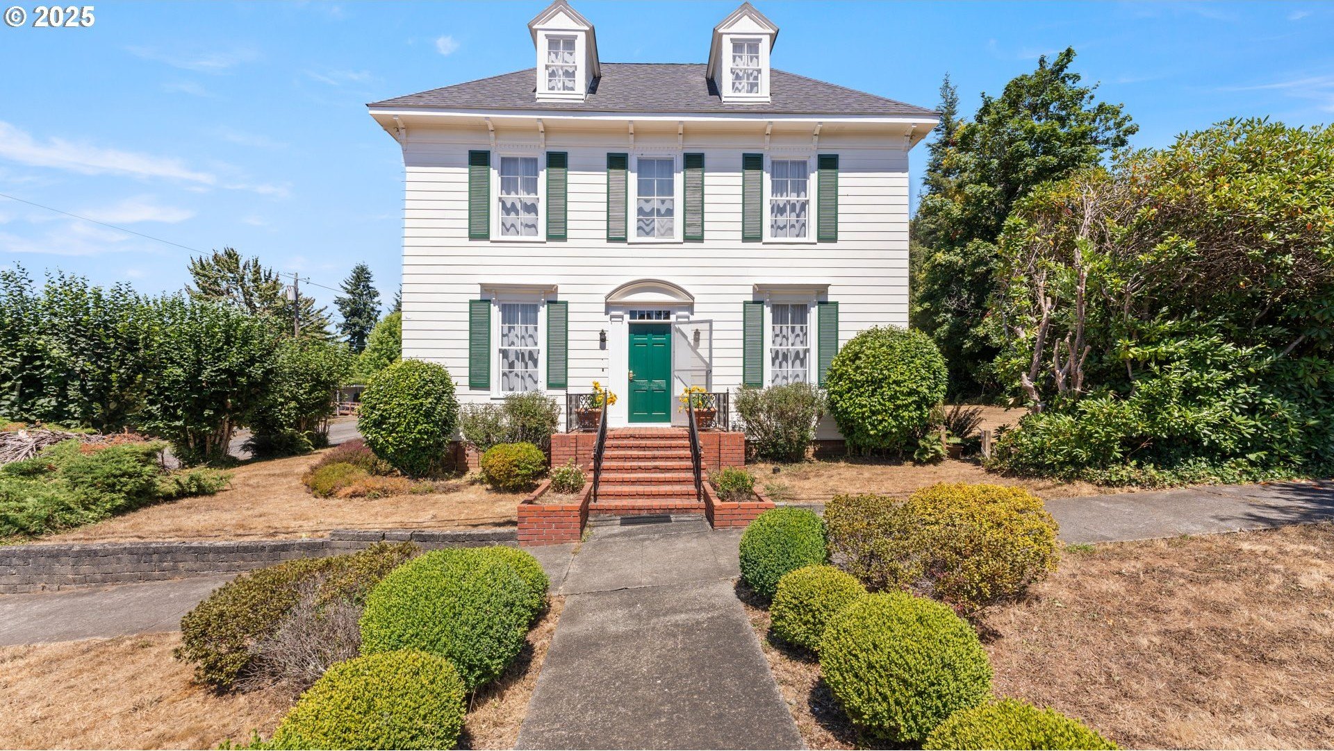 Single Family 5BR 2BA - 812 E 2ND St, Coquille, OR