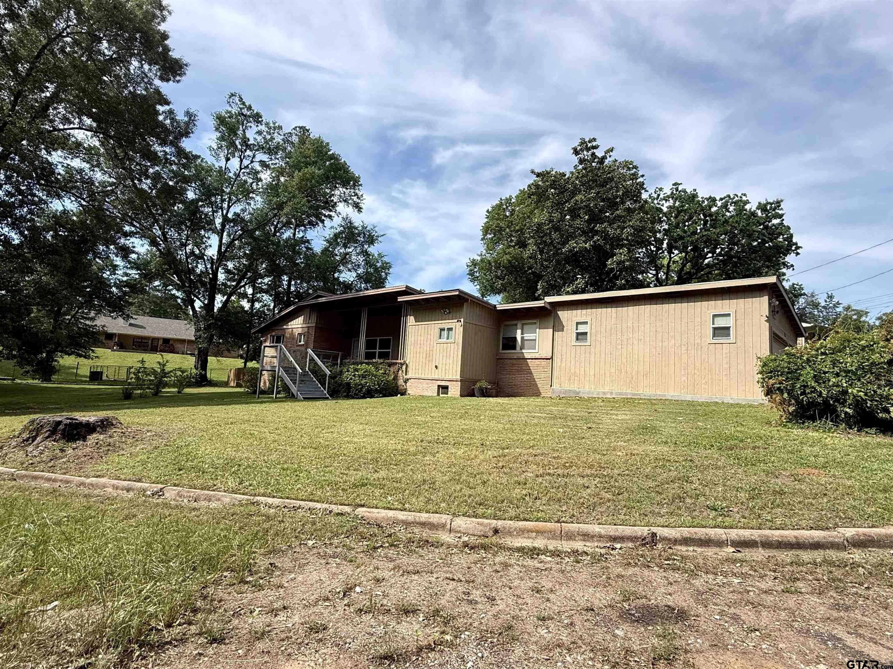 Single Family 3BR 2BA - 216 Hickory St, Gladewater, TX