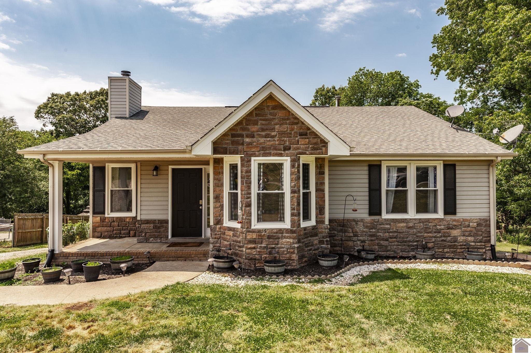 Single Family 4BR 2BA - 748 W Creek Dr, Clarksville, TN