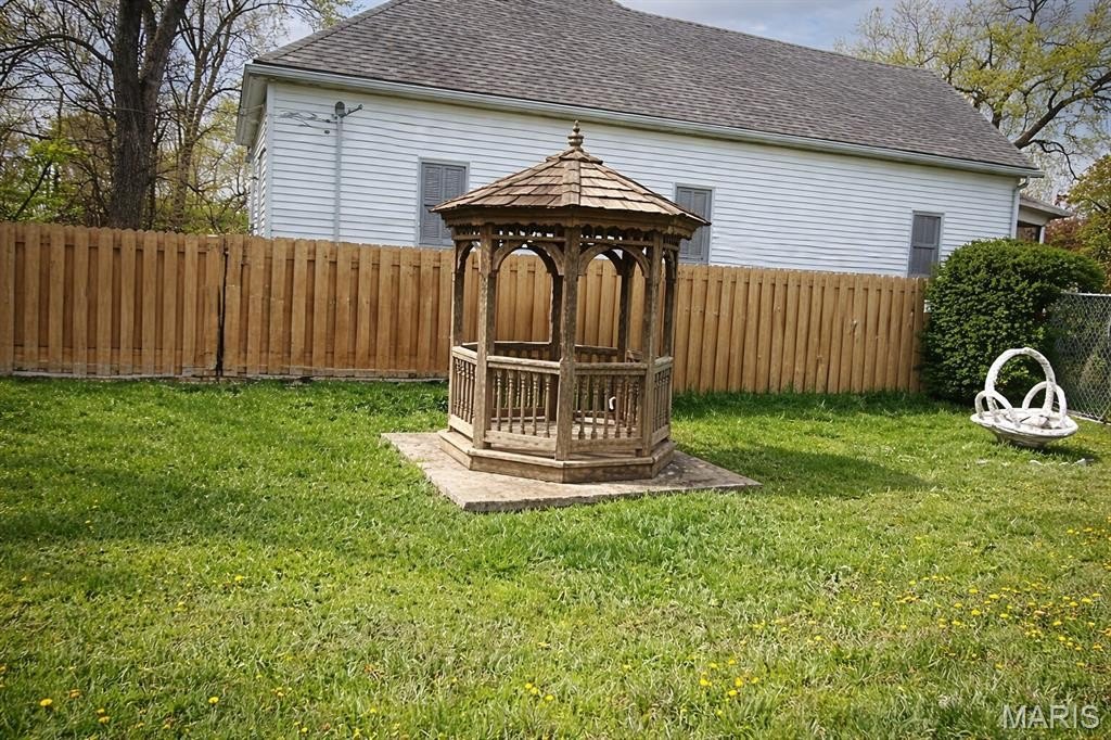 Single Family 4BR 3BA - 528 N 22nd Street, East St Louis, IL