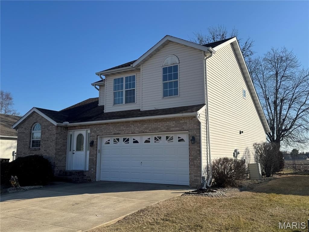 Single Family 4BR 2BA - 440 Pheasant Lane, Moro, IL