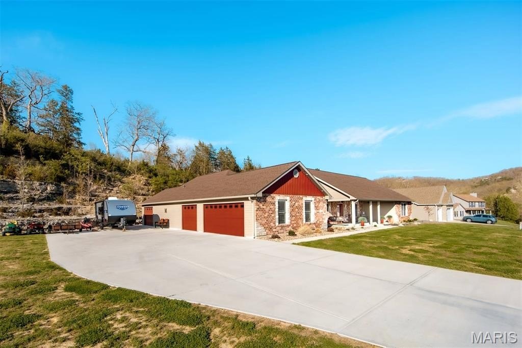 Single Family 4BR 3BA - 3275 Echo Lake Drive, Byrnes Mill, MO