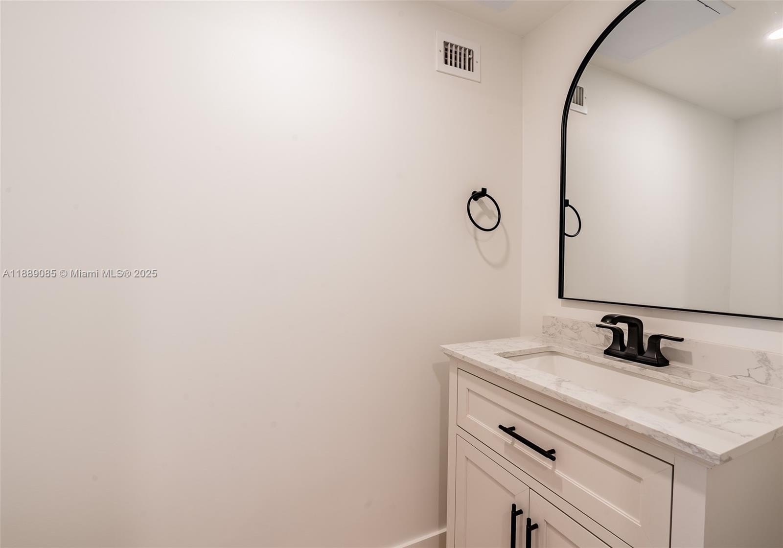 Condo 3BR 3BA - 2030 S Ocean Dr, Hallandale  Beach, FL