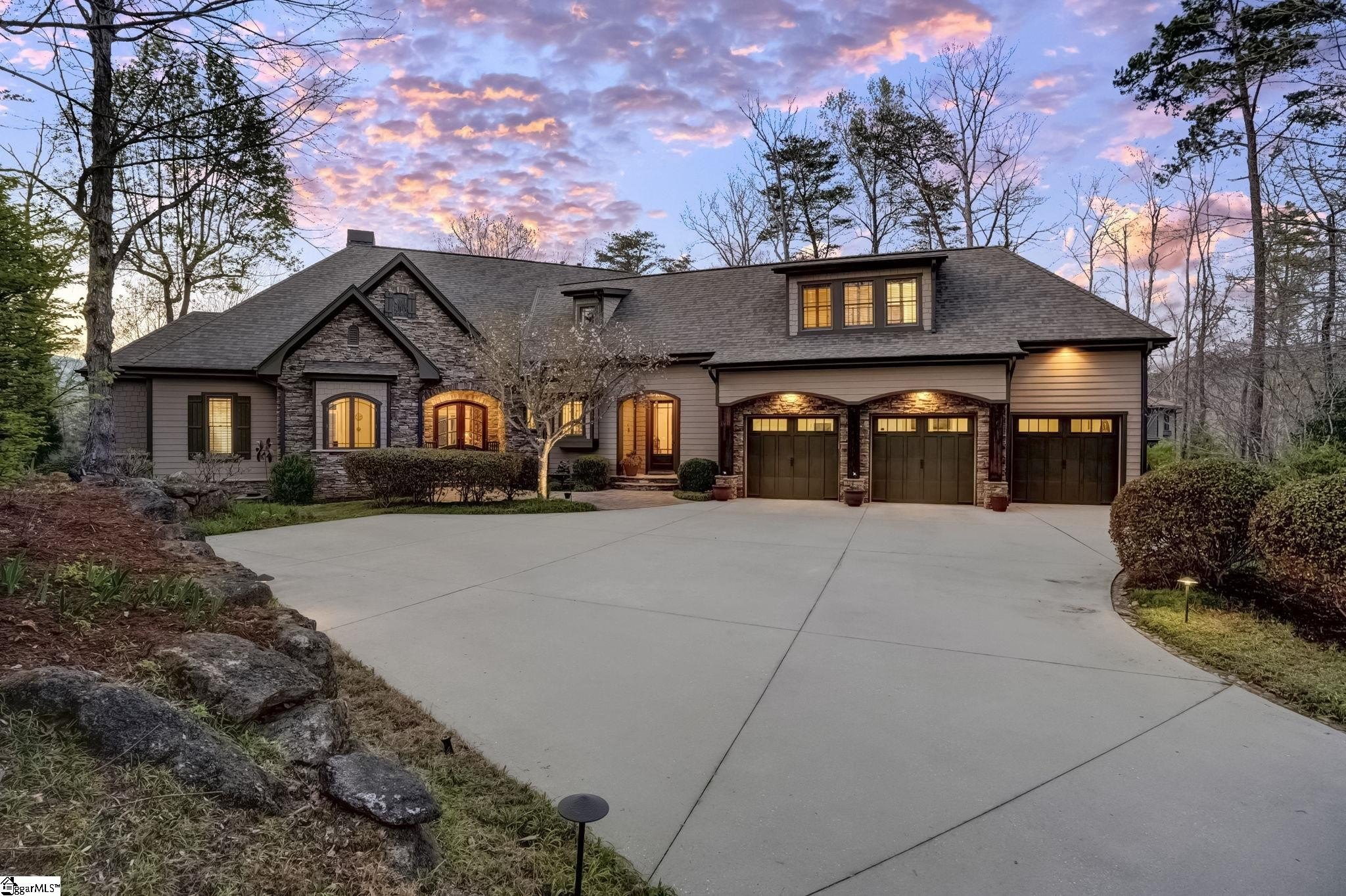 Single Family 4BR 5BA - 304 Lake hills Lane, Travelers Rest, SC