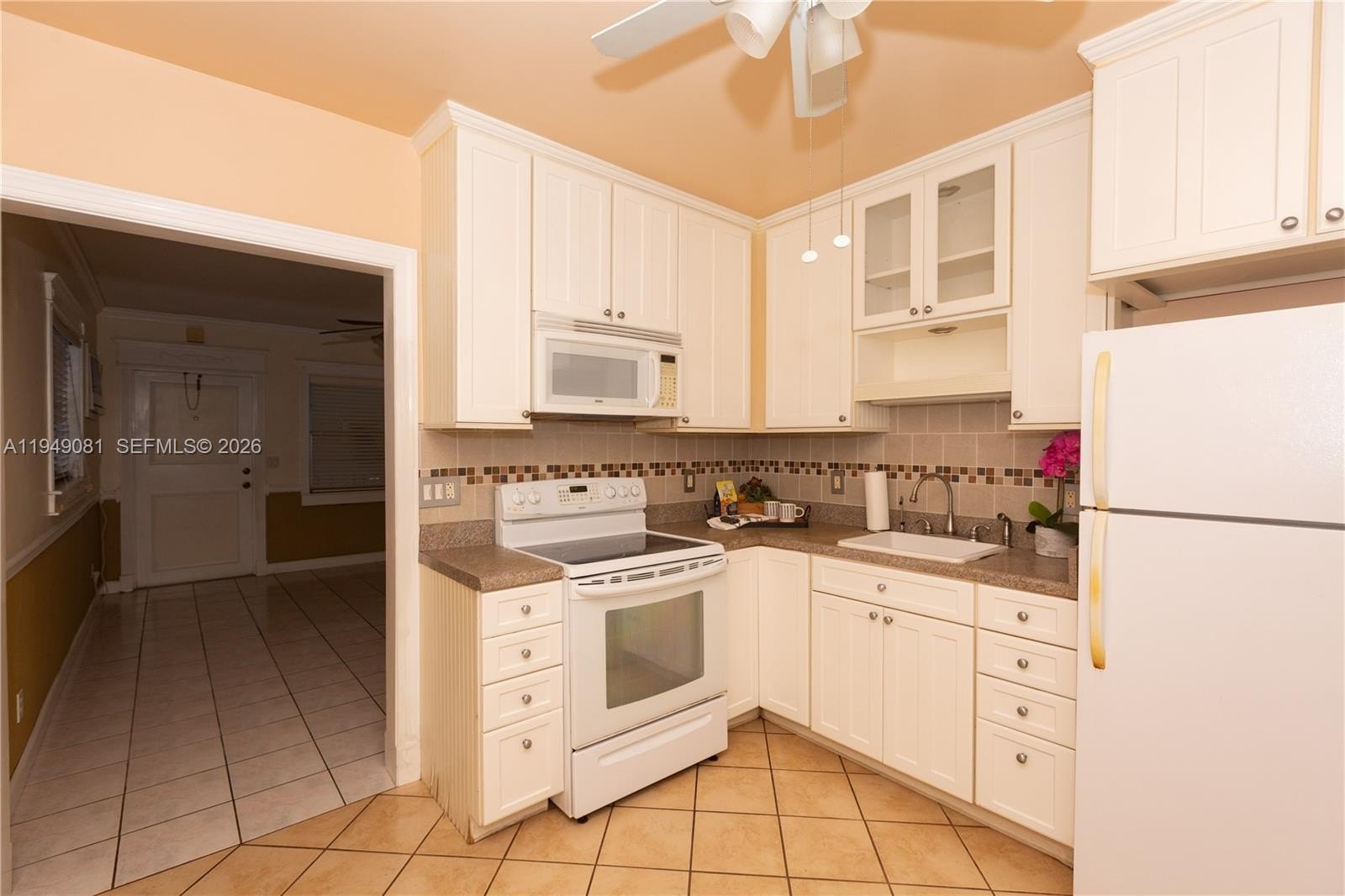 Condo 2BR 1BA - 7401 Pines Blvd, Pembroke Pines, FL