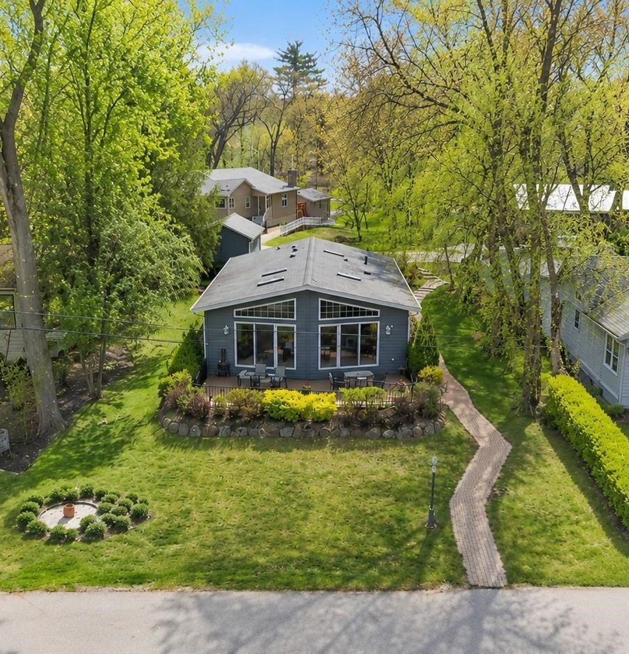 Single Family 4BR 3BA - N4185 S Lakeshore Drive, Markesan, WI