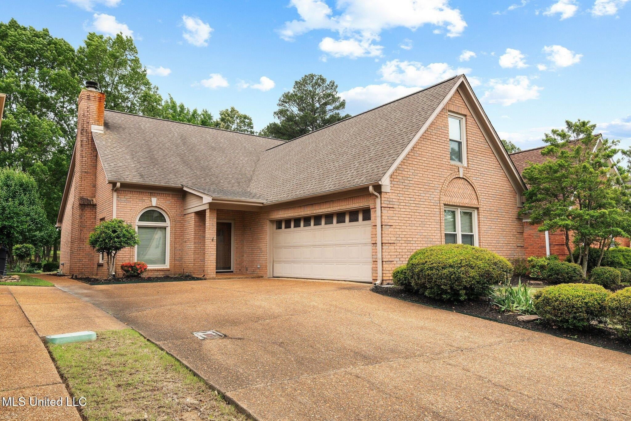 Single Family 3BR 3BA - 723 Fairway Trail, Hernando, MS