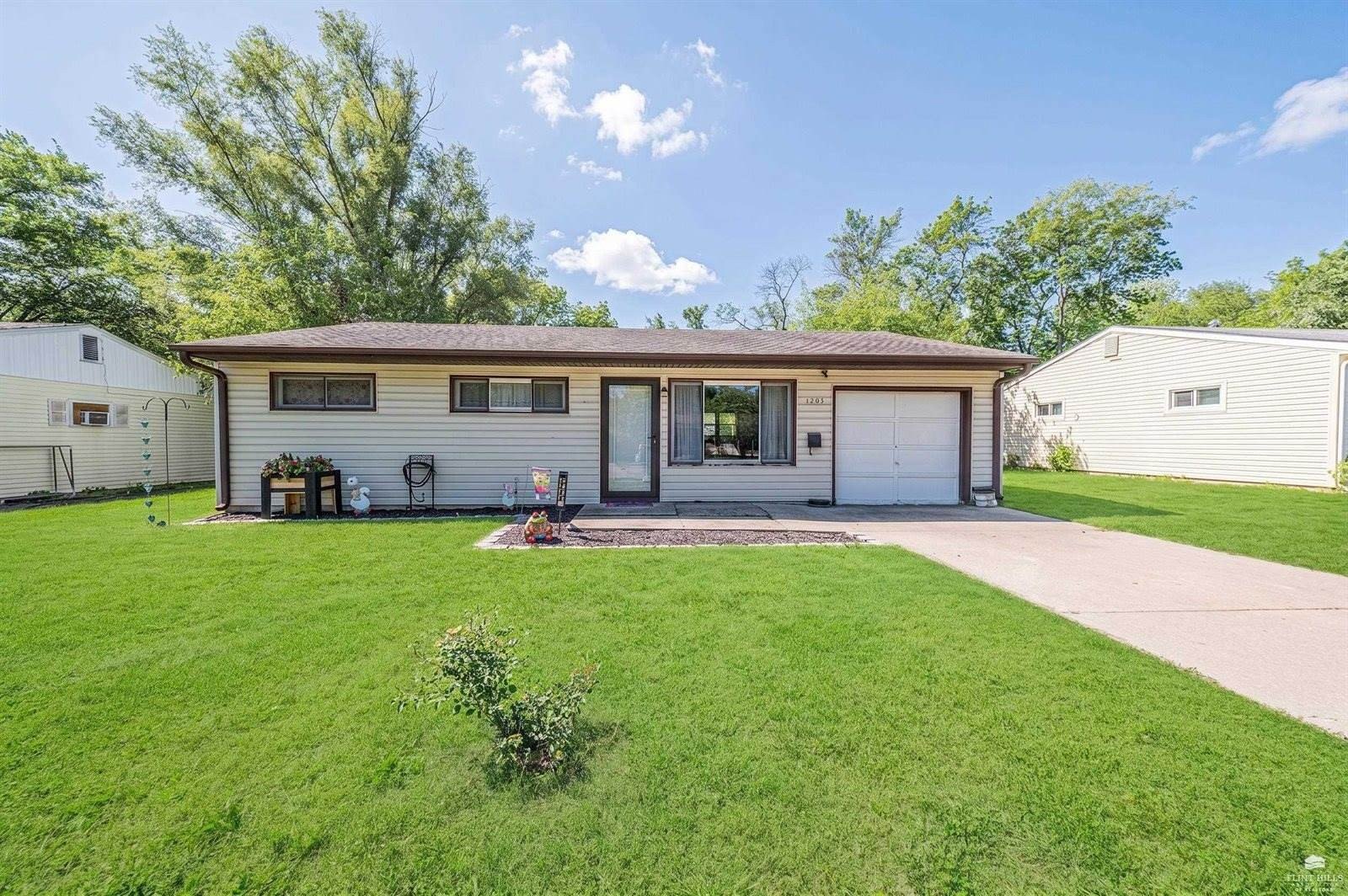 Single Family 3BR 1BA - 1205 West 12th Street, Junction City, KS