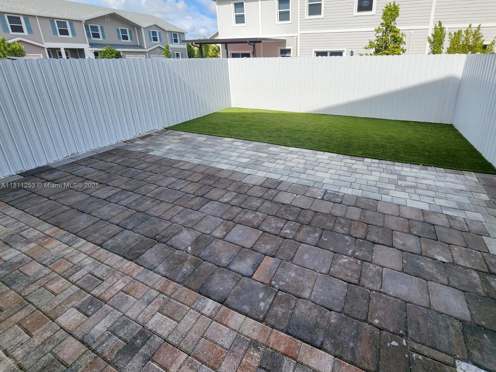 Single Family 3BR 3BA - 907 SE 17th Ct, Homestead, FL