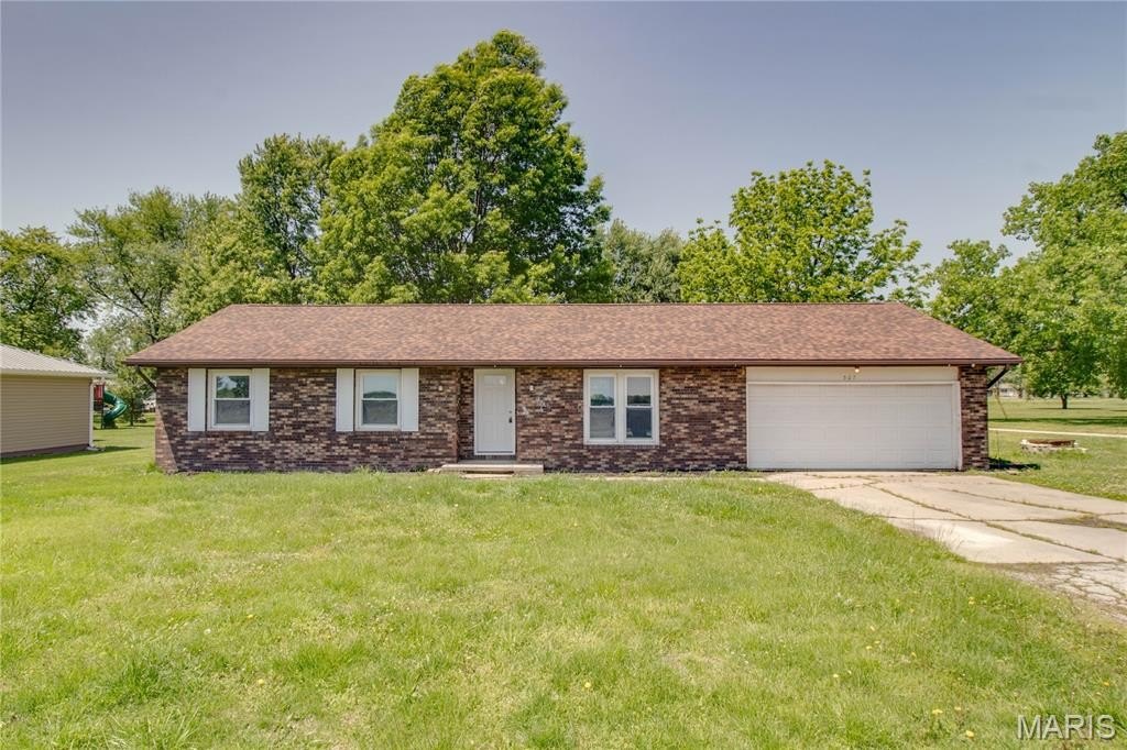Single Family 3BR 2BA - 507 Walnut Street, Hillsboro, IL