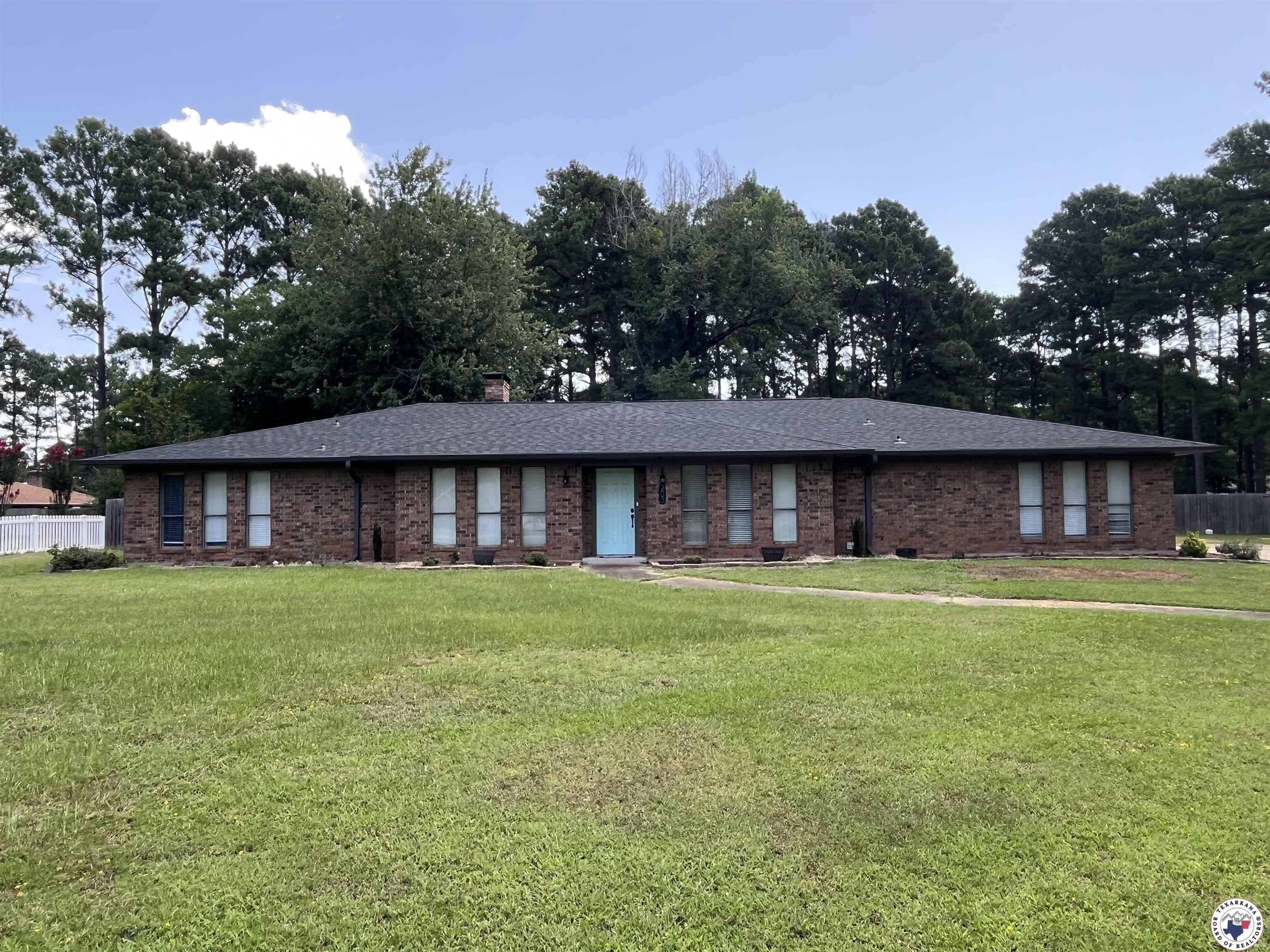 Single Family 4BR 3BA - 203 Woodland Lake Dr, Atlanta, TX