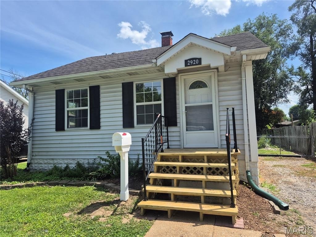 Single Family 2BR 1BA - 2920 Pershing Boulevard, Granite City, IL