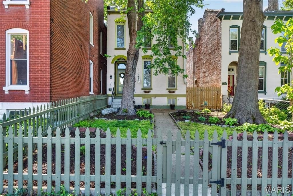 Single Family 2BR 2BA - 2702 Indiana Avenue, St Louis, MO