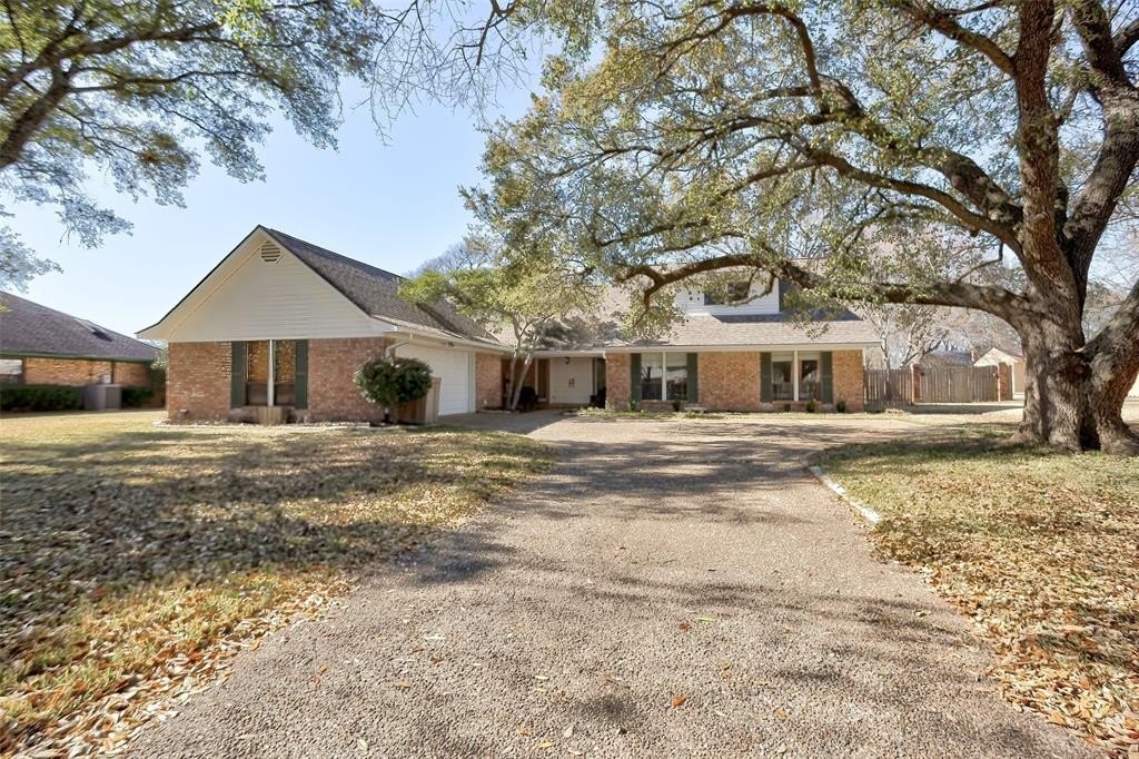 Single Family 4BR 3BA - 2005 Surrey Lane, Bossier City, LA