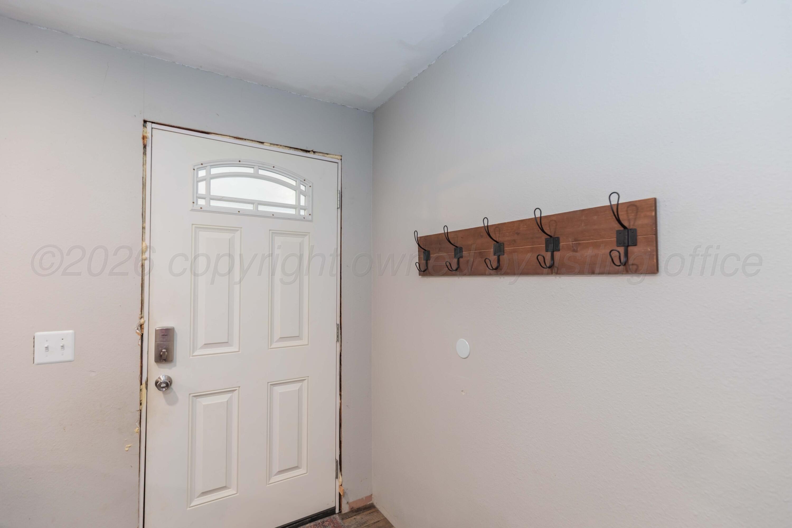 Single Family 4BR 1BA - 216 W 5th St, Lefors, TX