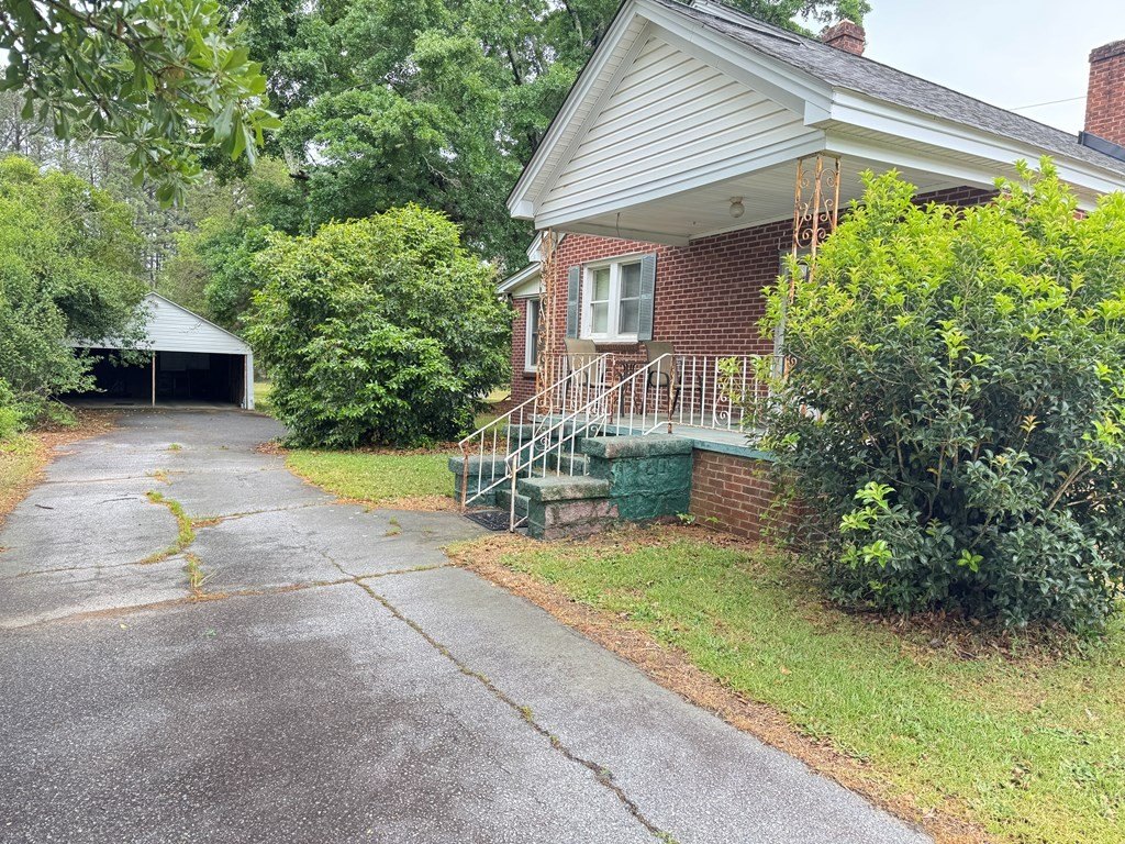 Single Family 2BR 1BA - 1513 McCormick Hwy, Greenwood, SC