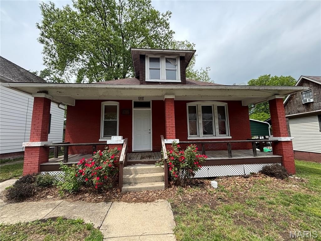 Single Family 2BR 1BA - 729 Lebanon Avenue, Belleville, IL